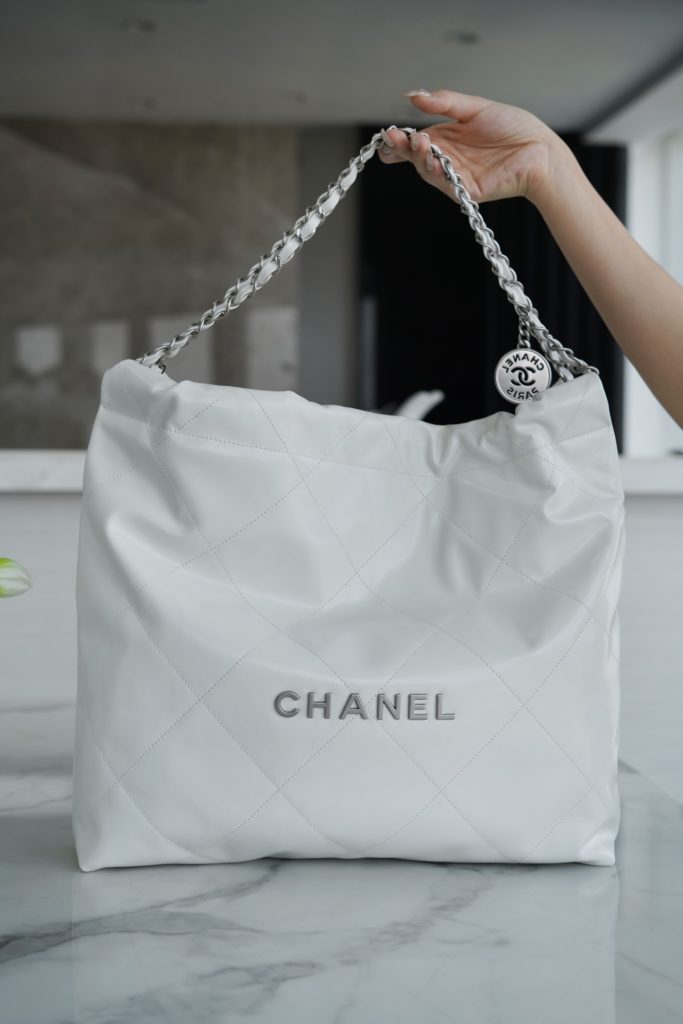白色银扣 中号 图1
