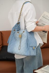 Chanel hobo bag 浅蓝牛仔 中号 图8