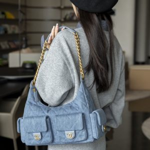 Chanel 25c早春多口袋浅牛仔hobo 大号 图1