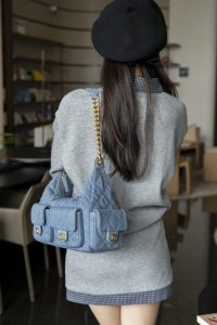 Chanel 25c早春多口袋浅牛仔hobo 大号 图2