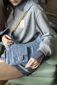 Chanel 25c早春多口袋浅牛仔hobo 大号 图8