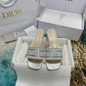 代购版本 Dior23*官网同步真丝烫钻拖鞋! 图1