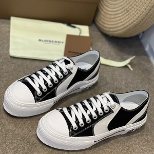 新款 巴宝莉 Burberry 情侣款厚底增高帆布运动鞋 系带休闲板鞋 黑白格子配 原版一比一开模随意进专柜品质 质感非 图1