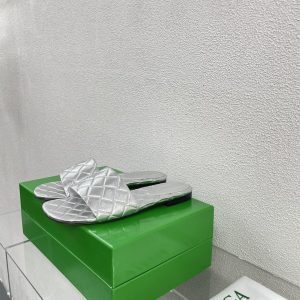 工厂价顶级高版本 代购品质 原版开发Bottega Venet*2024ss最新款夏季平底凉拖鞋。BV新款Amy抢手菱格 图1
