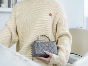 Chanel 23k 小双C”手柄长盒子 灰色 图1
