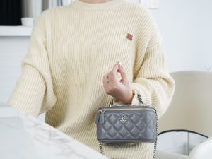 Chanel 23k 小双C”手柄长盒子 灰色 图2