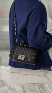 Chanel Leboy 小球纹 黑银小号 图6