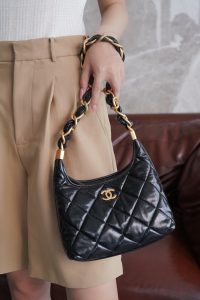 Chanel 24a Hobo黑色 小号 图6