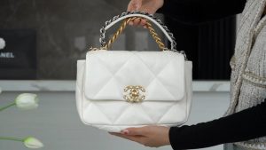Chanel 19bag 白雪公主 小号 图1