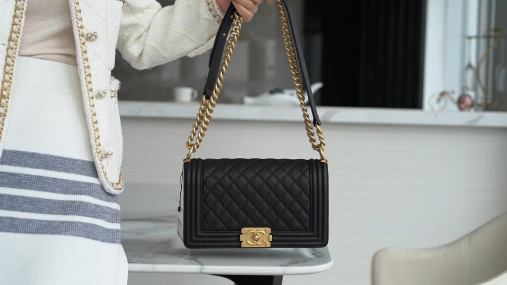 Chanel leboy 大球纹黑金中号 图1