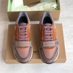 新款 BURBERRY 巴宝莉男鞋 House格纹休闲运动鞋 皮料和包装均为代工厂材料 面是进口牛皮拼接品牌经典英国精纺 图1
