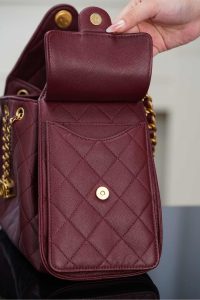 Chanel 25A small hobo 抽绳水桶包 酒红色 小号 图1