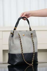 Chanel 25A 水桶包 灰色 图4