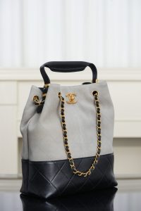 Chanel 25A 水桶包 灰色 图6