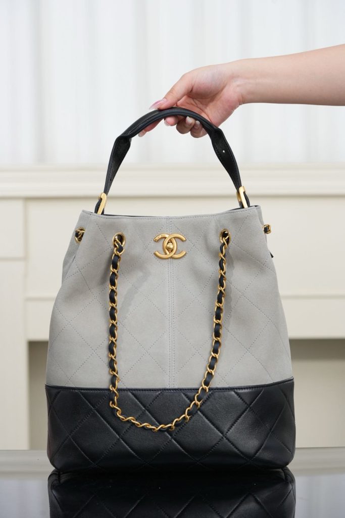 Chanel 25A 水桶包 灰色 图1