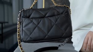 CHANEL BAG 经典黑 中号 图1