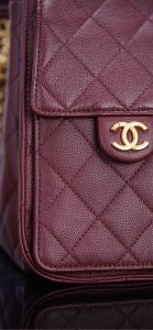 Chanel 25A small hobo 抽绳水桶包 酒红色 小号 图2