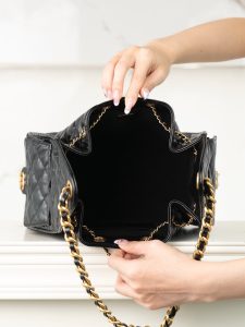 Chanel small hobo 抽绳水桶包 黑金 小号 图7