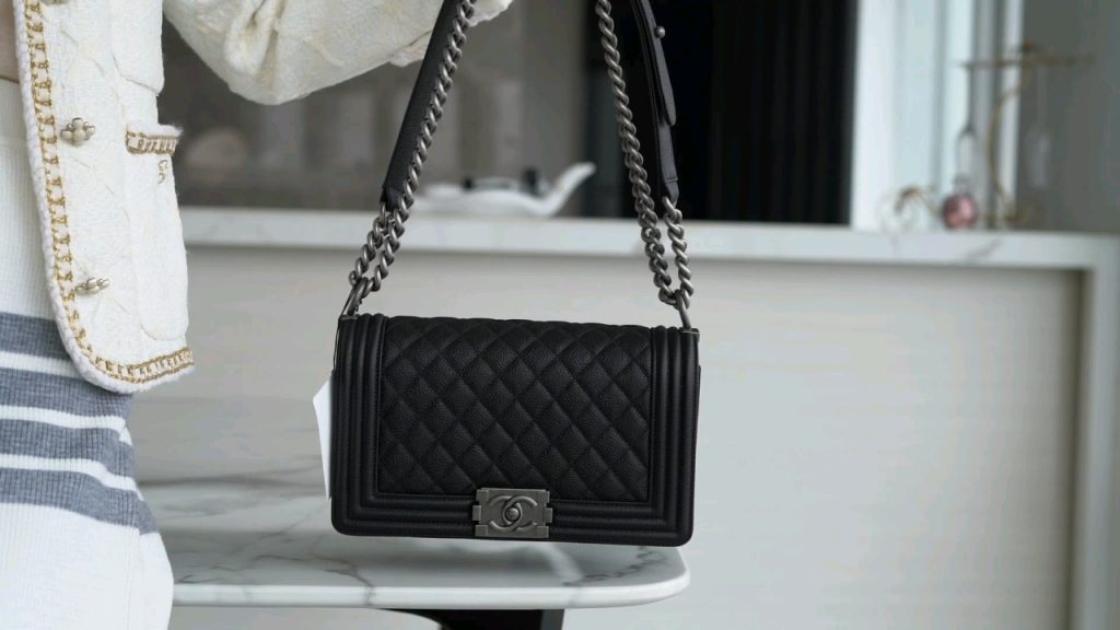 Chanel Leboy 大球纹 黑银中号 图1