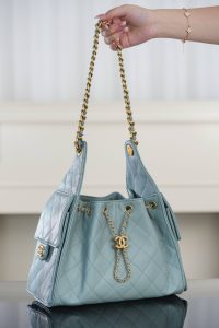 Chanel small hobo 雾霾蓝 鱼子酱 小号 图5