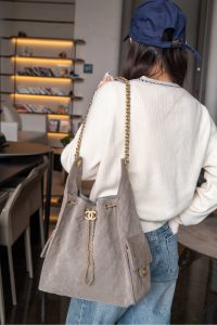 Chanel 灰色麂皮hobo 中号 图5