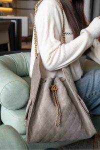 Chanel 灰色麂皮hobo 中号 图8