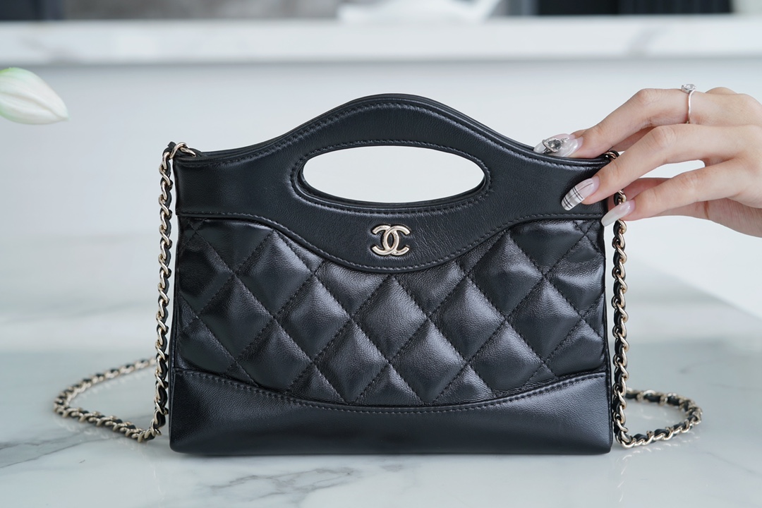 CHANEL 横款31bag nano 黑色 图1
