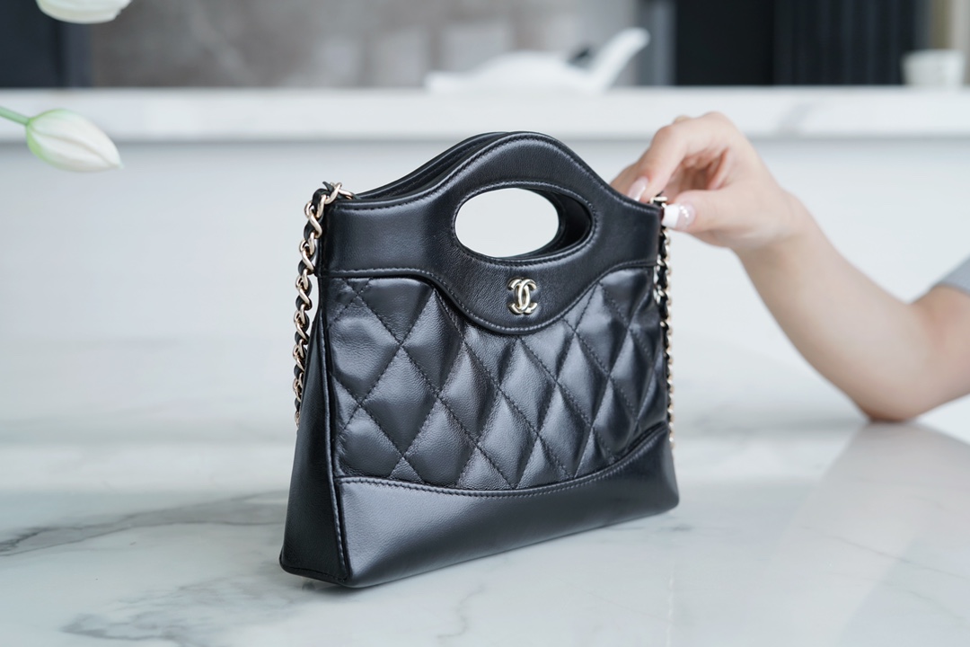 CHANEL 横款31bag nano 黑色 图6