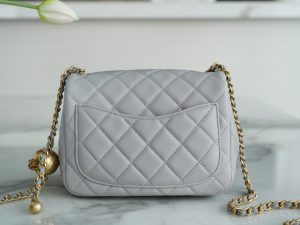 Chanel 王̆̈炸̆̈ CF金属球 方胖子 浅灰色 图3