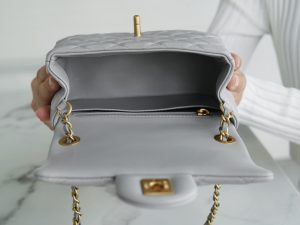 Chanel 王̆̈炸̆̈ CF金属球 方胖子 浅灰色 图6