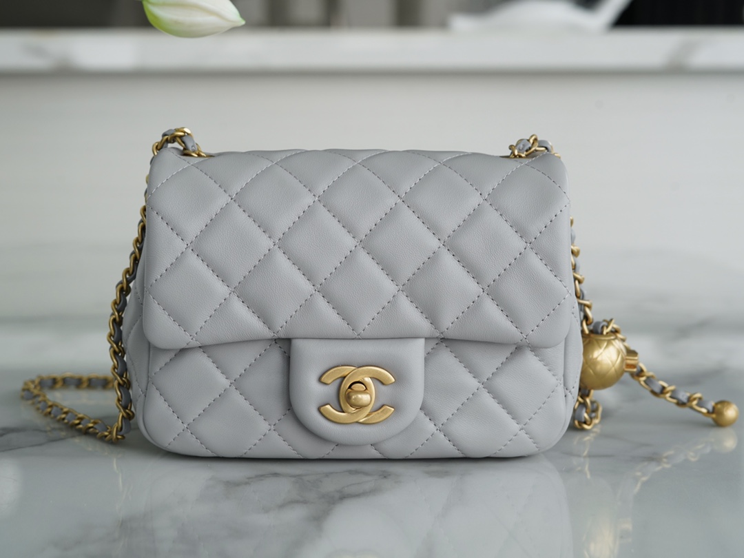 Chanel 王̆̈炸̆̈ CF金属球 方胖子 浅灰色 图1