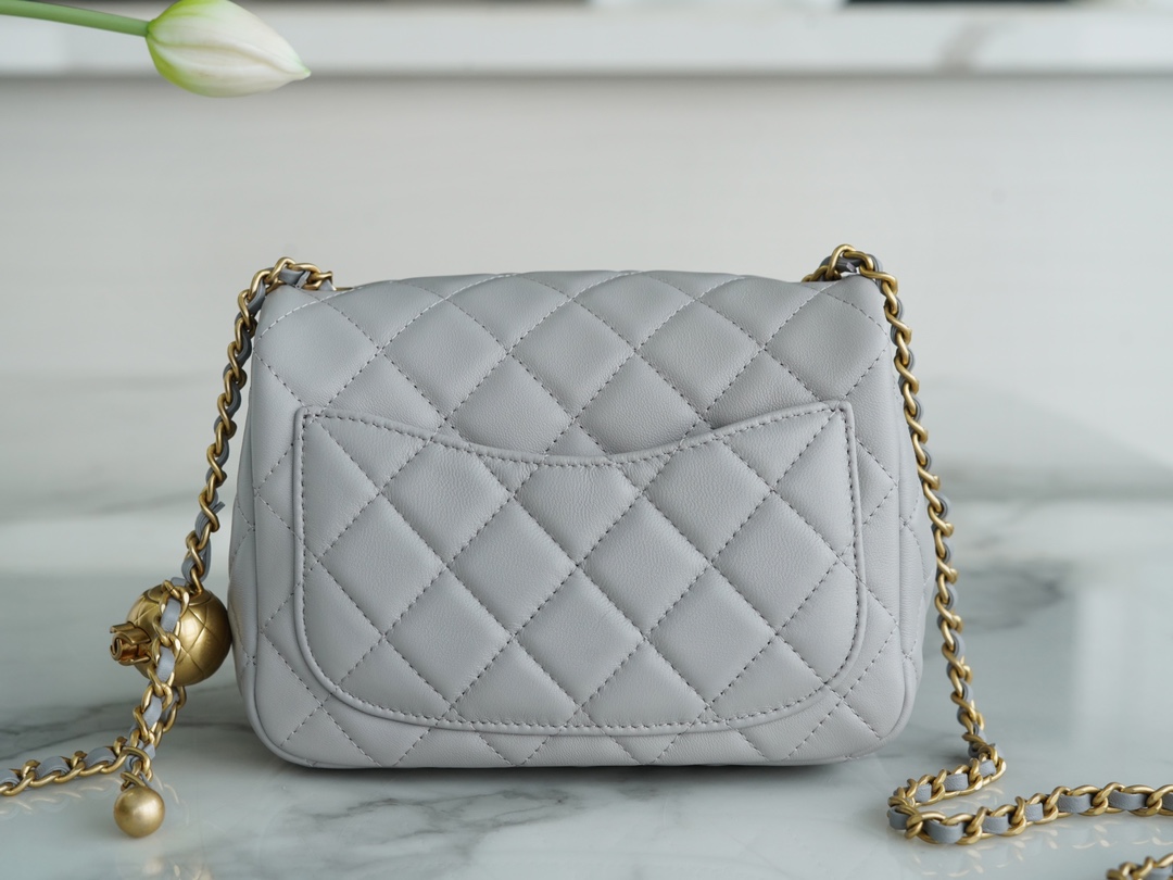 Chanel 王̆̈炸̆̈ CF金属球 方胖子 浅灰色 图3