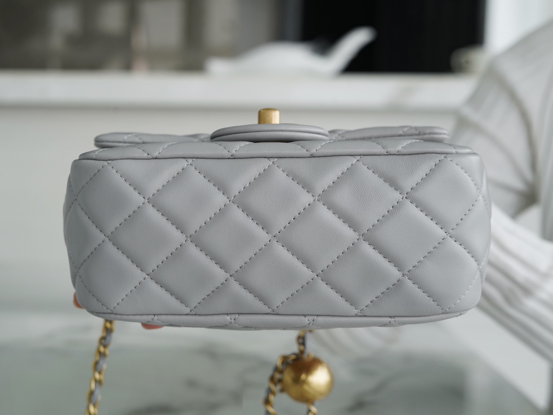 Chanel 王̆̈炸̆̈ CF金属球 方胖子 浅灰色 图4