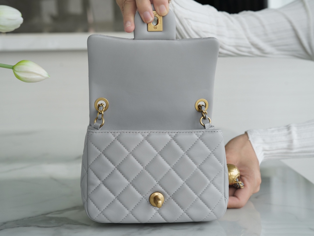 Chanel 王̆̈炸̆̈ CF金属球 方胖子 浅灰色 图5