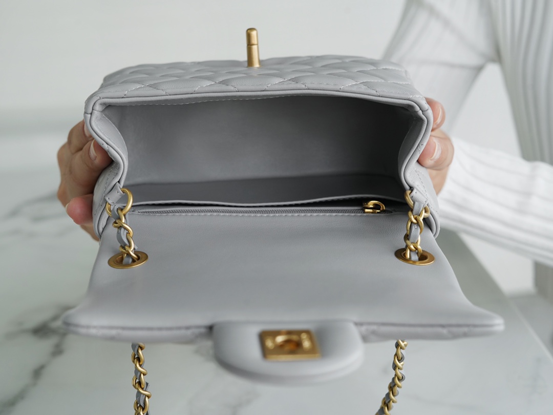 Chanel 王̆̈炸̆̈ CF金属球 方胖子 浅灰色 图6