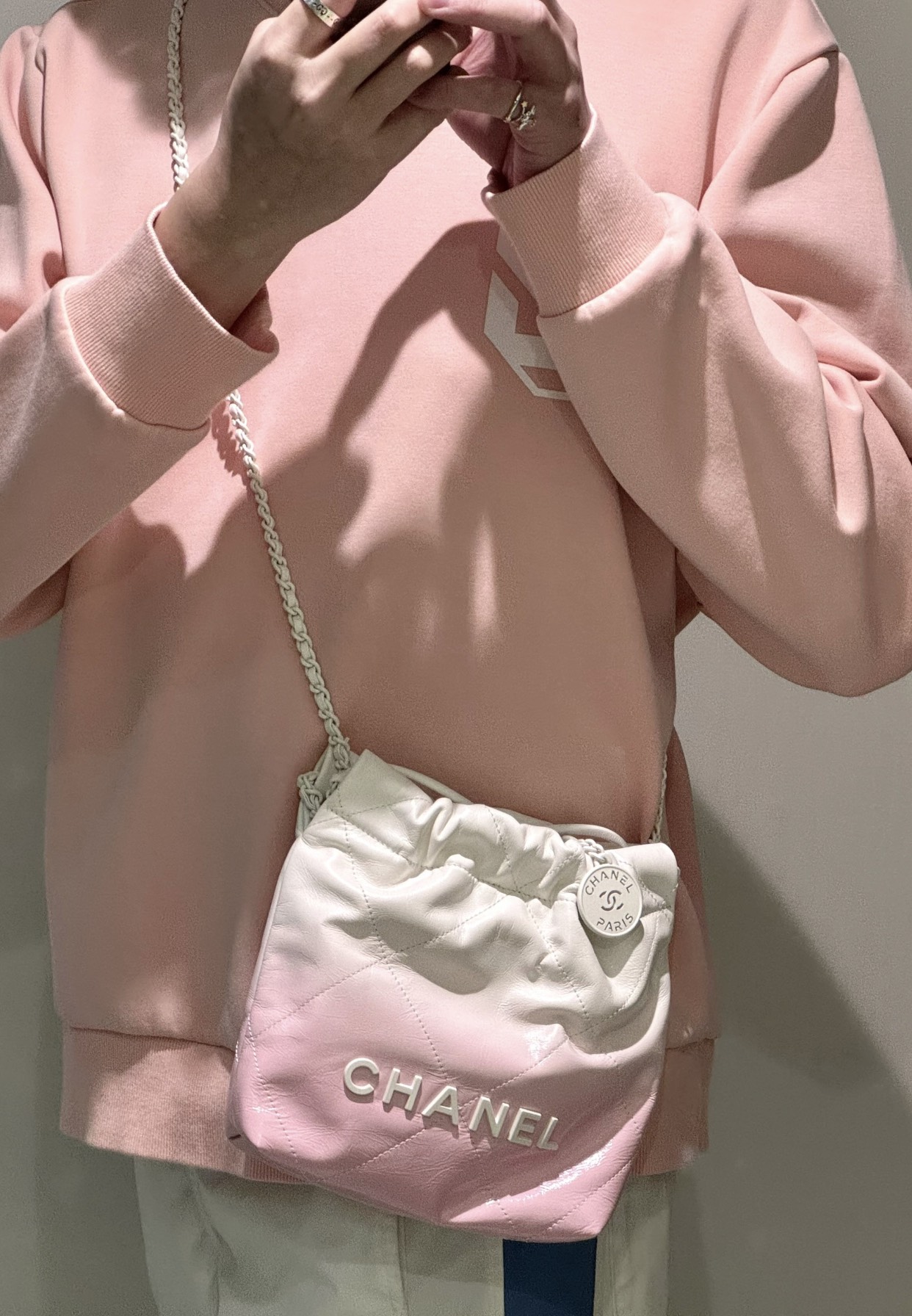 Chanel 24S 渐变粉色mini 22bag 图6