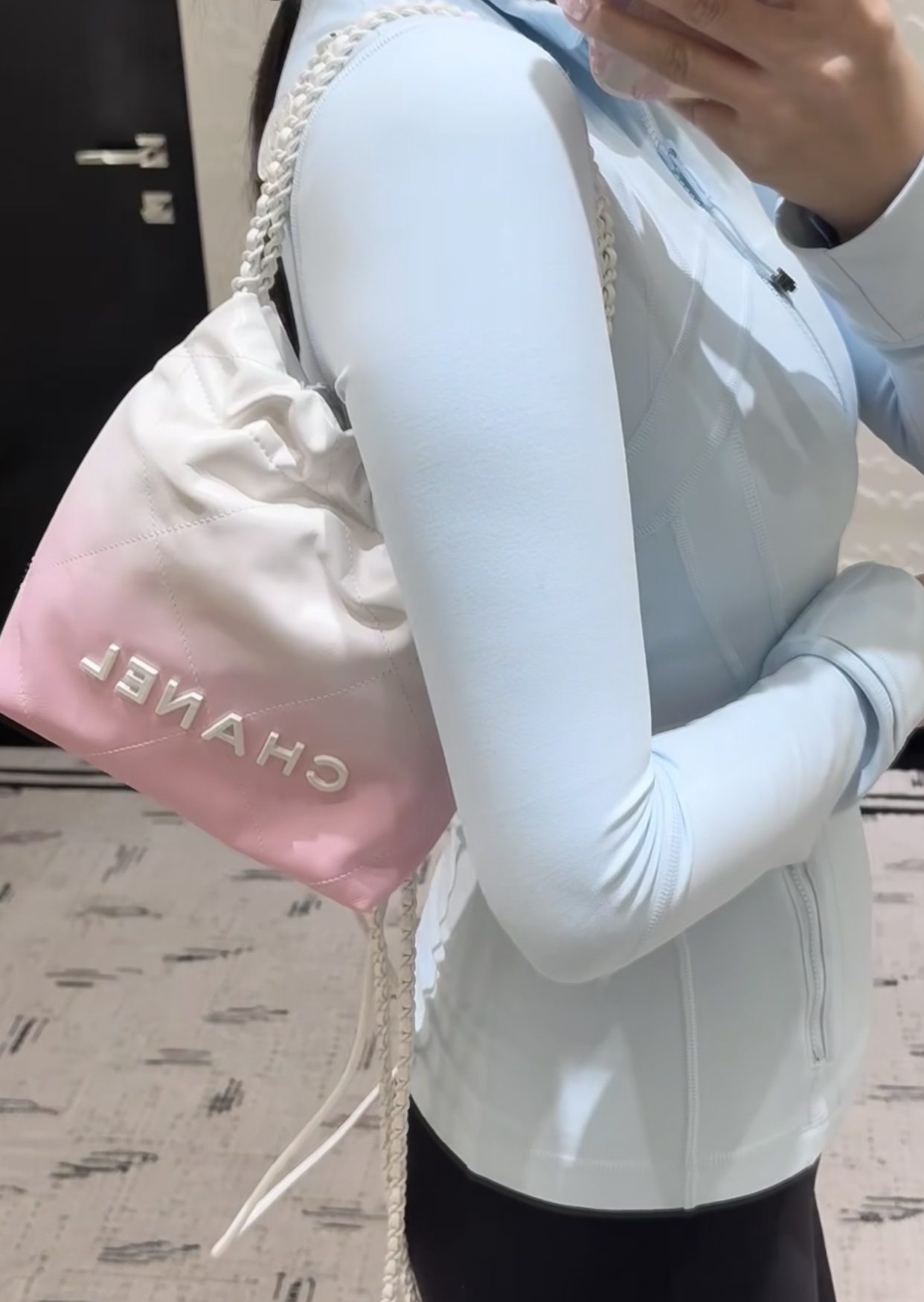 Chanel 24S 渐变粉色mini 22bag 图7