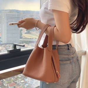吸睛的穿搭一定离不开一款百搭的菜篮子 图1