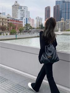 CHANEL 22 bag 垃圾袋 上身图 图1