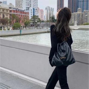 CHANEL 22 bag 垃圾袋 上身图 图1