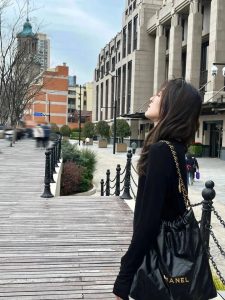 CHANEL 22 bag 垃圾袋 上身图 图2