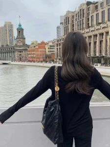 CHANEL 22 bag 垃圾袋 上身图 图3