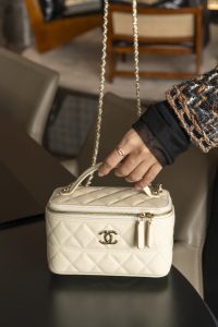 Chanel 25c 新款 手柄盒子包 荔枝牛 米白 图4