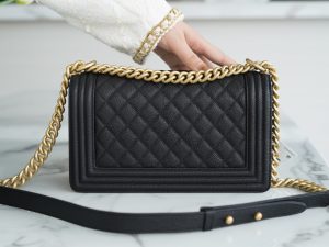 Chanel leboy 大球纹黑金中号 图3