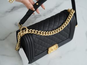 Chanel leboy 大球纹黑金中号 图5
