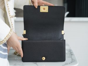 Chanel leboy 大球纹黑金中号 图6