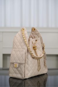 Chanel hobo bag 杏色鱼子酱 中号 图4