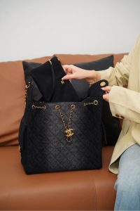 Chanel hobo bag 黑色牛仔 中号 图2