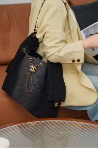 Chanel hobo bag 黑色牛仔 中号 图4