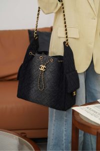 Chanel hobo bag 黑色牛仔 中号 图5